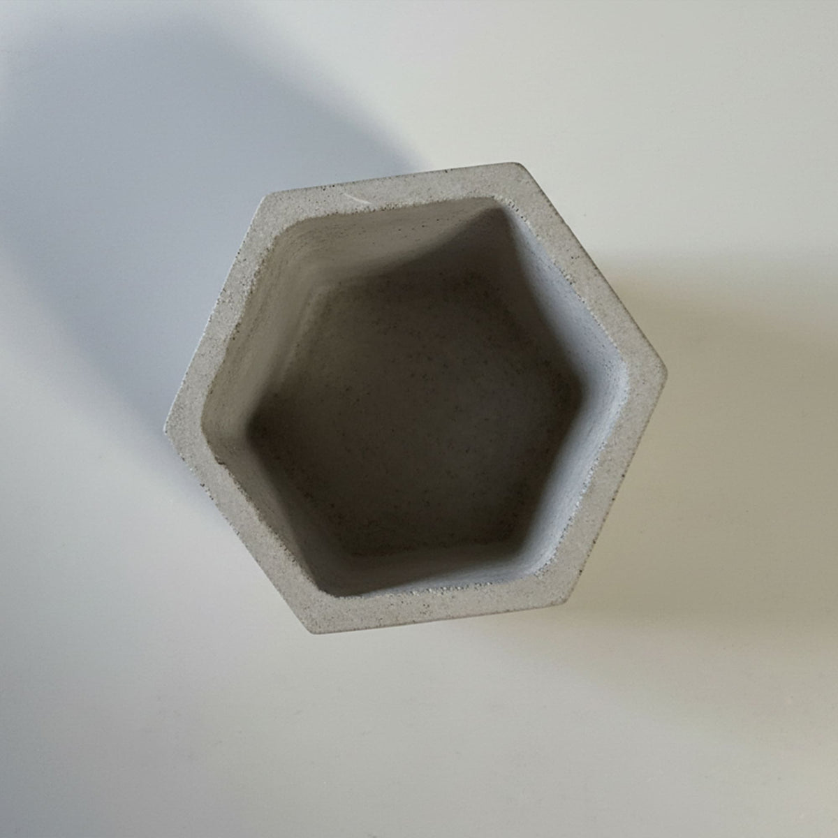 Copo Hexagonal em Cimento