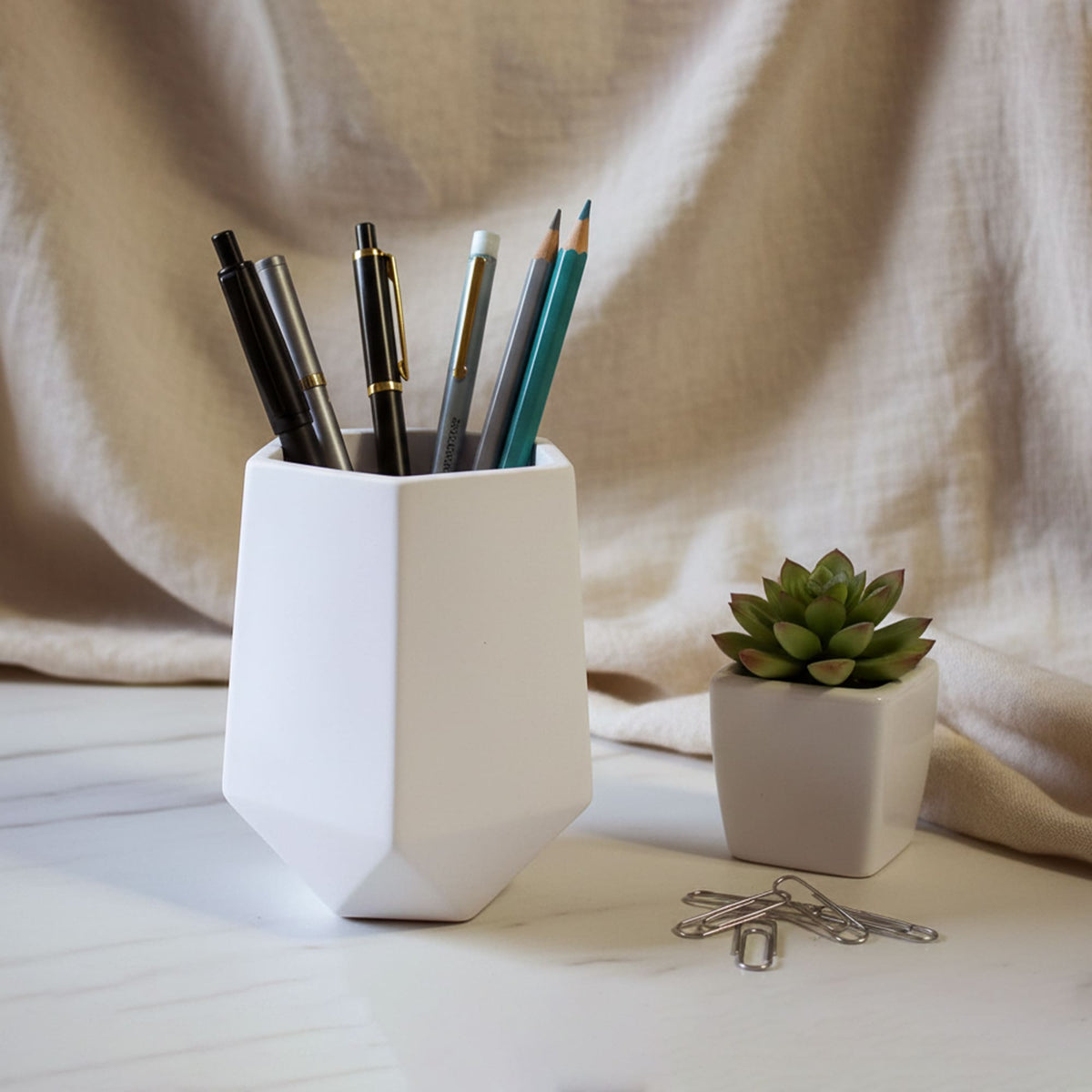 Copo Hexagonal em Gesso