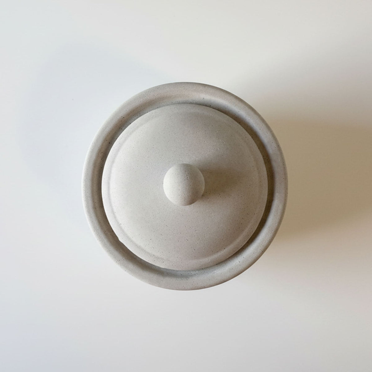 Pote Redondo Decorativo com Tampa em Cimento