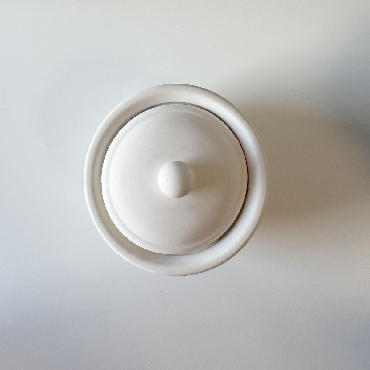 Pote Redondo Decorativo com Tampa em Gesso