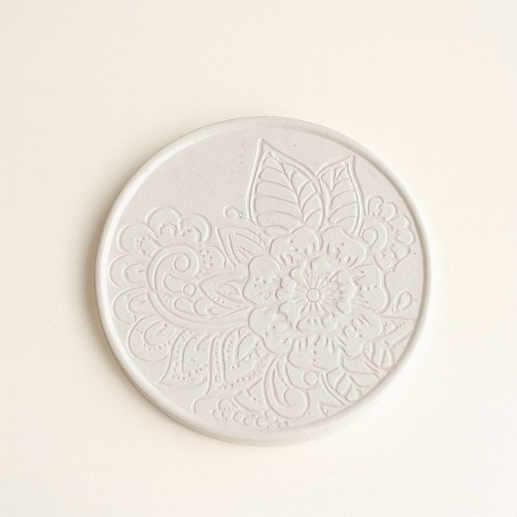 Prato Mandala Floral Decorativo em Gesso