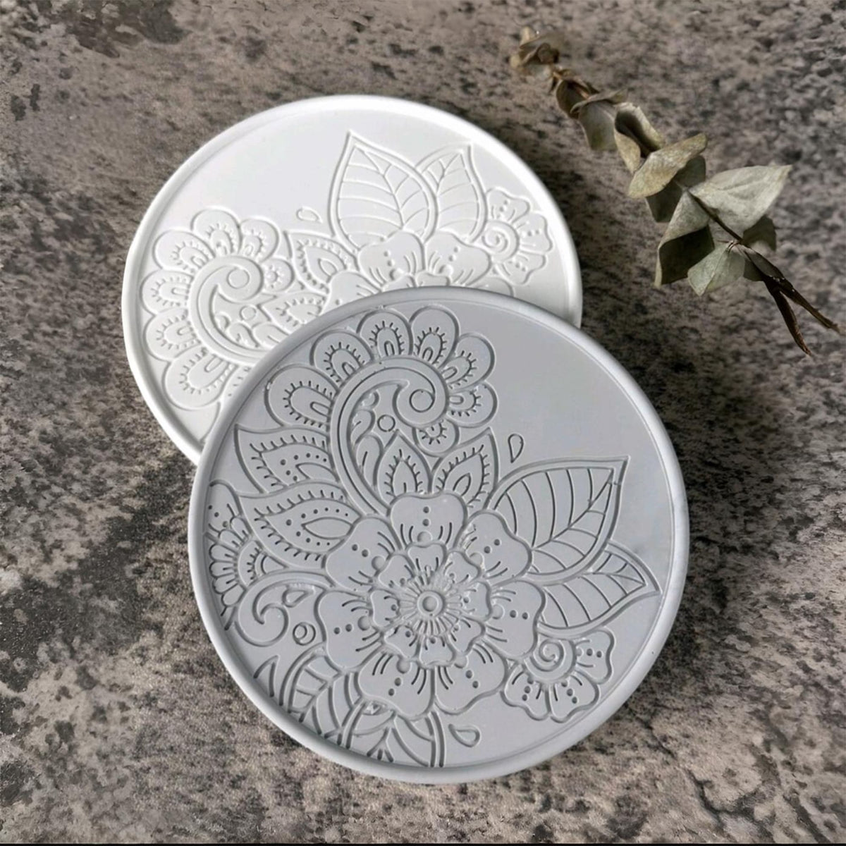 Prato Mandala Floral Decorativo em Gesso