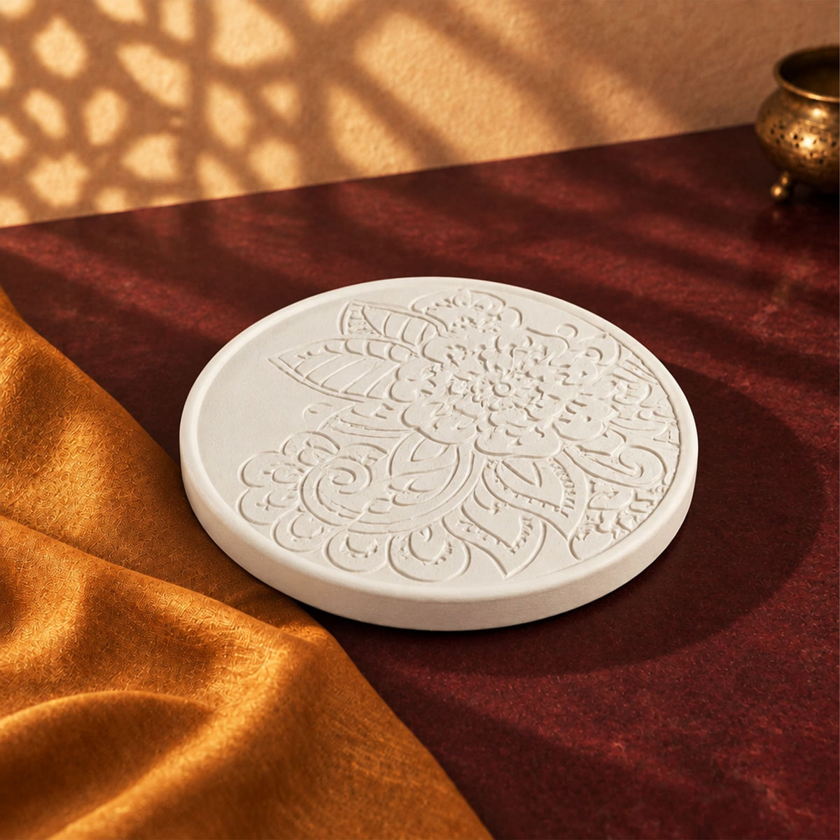 Prato Mandala Floral Decorativo em Gesso