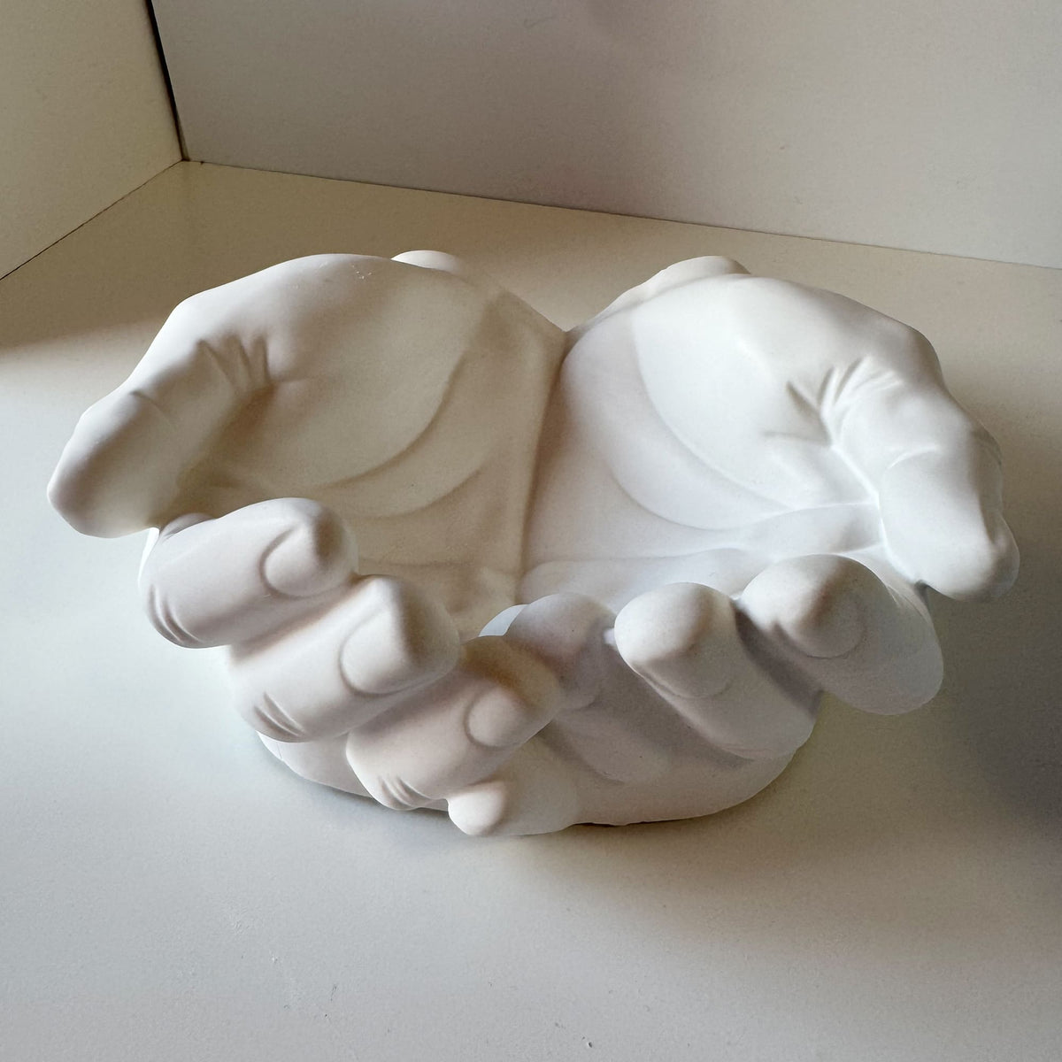 Vaso Decorativo Mãos em Gesso